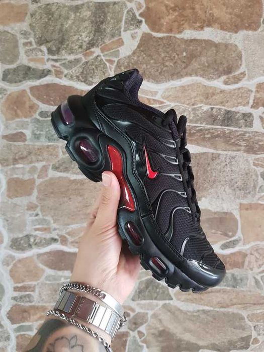 Nike Airmax Plus TN | Black University Red