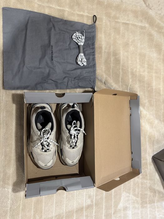 Balenciaga Triple S beige