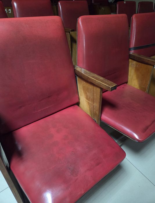 Продам крісла секційні