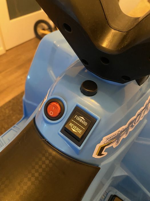 Mota / Moto 4 crianca 3/5 anos Nova com bateria