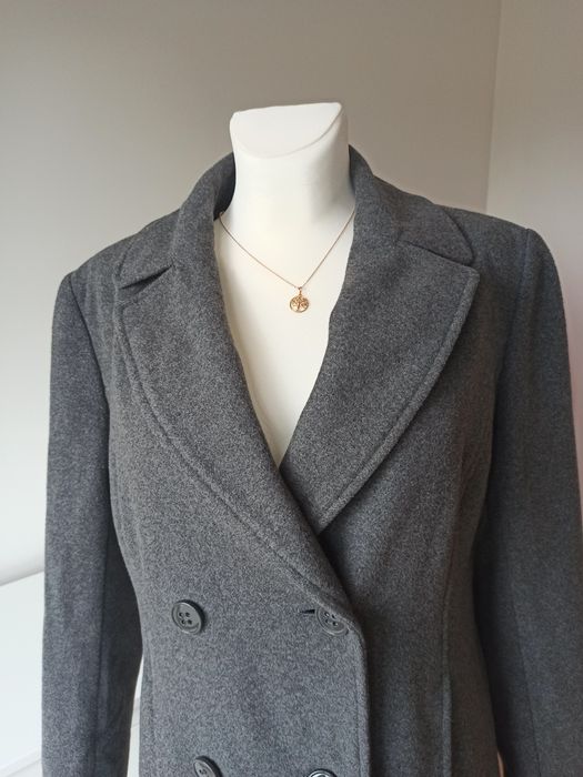 Elegancki klasyczny szary siwy wełniany płaszcz dwurzędowy rozm M/38 C