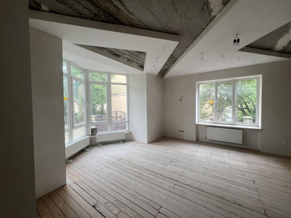 Продається будинок в центрі міста