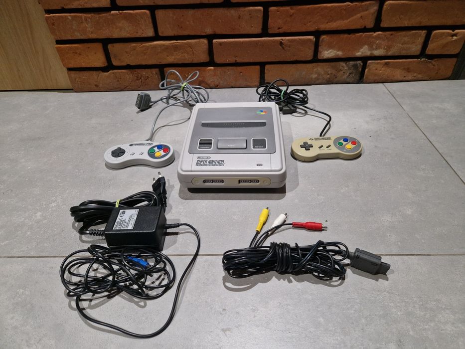 Snes konsola retro + gra Smerfy