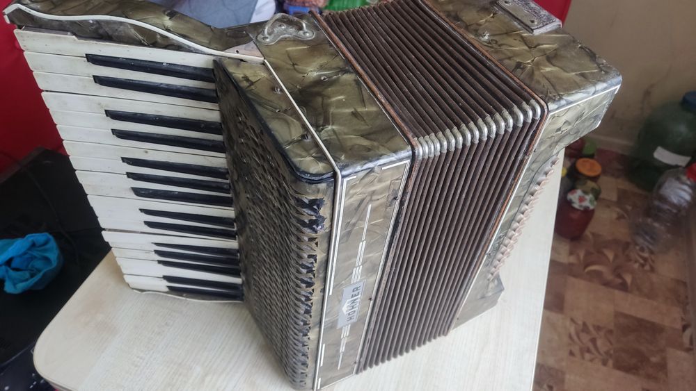 Вінтажний акордеон HOHNER Verdi