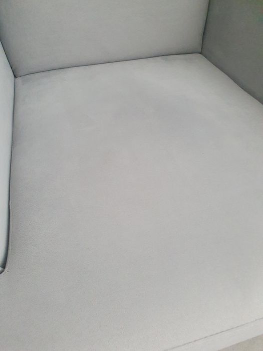 Fotel w kolorze szarym