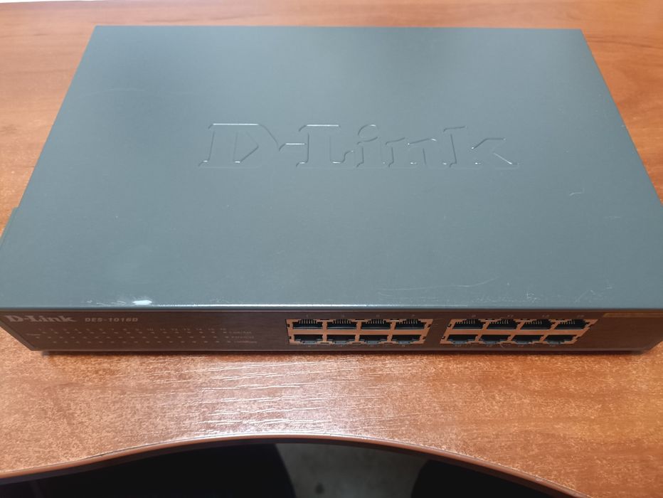 Продам коммутатор D-Link DES-1016D