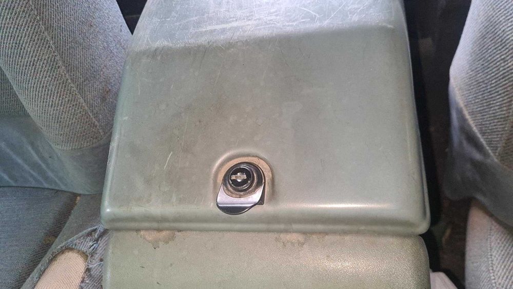 Land Rover Discovery 200 cubby box 150€