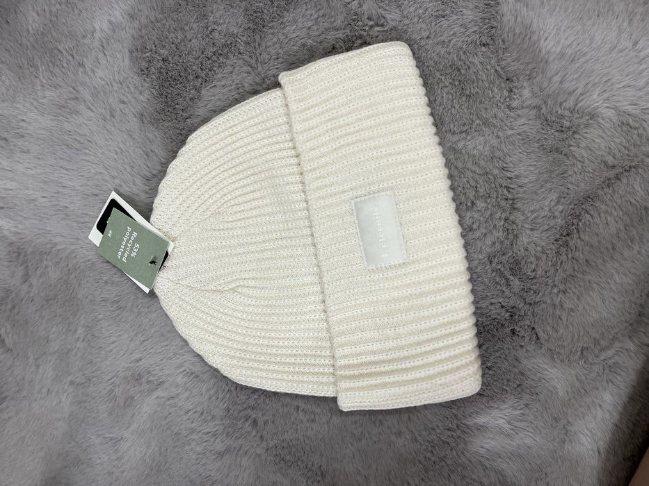 Шапки H&M у різних кольорах