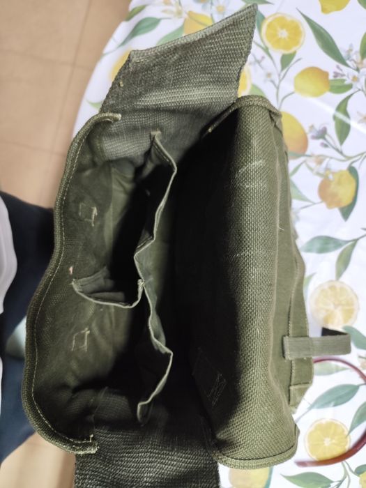 Vende se bernais ou malas militares