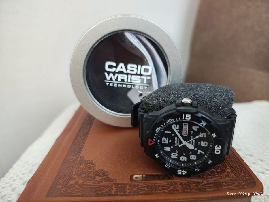 Спортивні чоловічій годинник Casio.