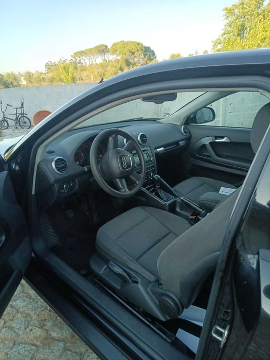AUDI A3 Hatchback (8P1) 1.6 TDI Diesel 105 cv / 77 kW 2010