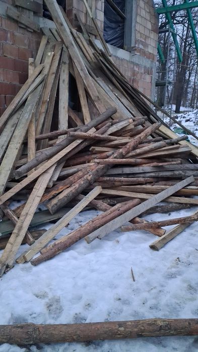 Deski steple po jednej budowie