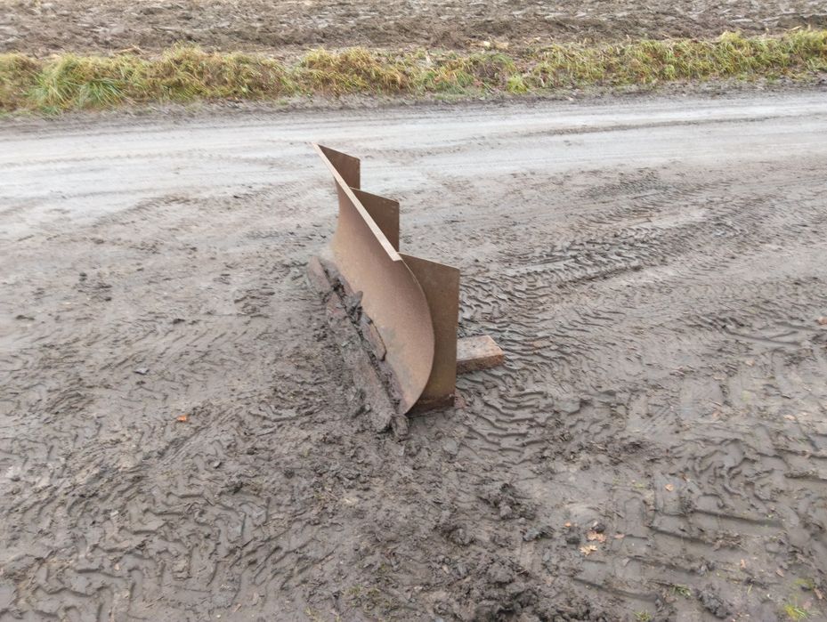 Pług - spych śnieżny na widły ( łyżka na paleciak do remontu )