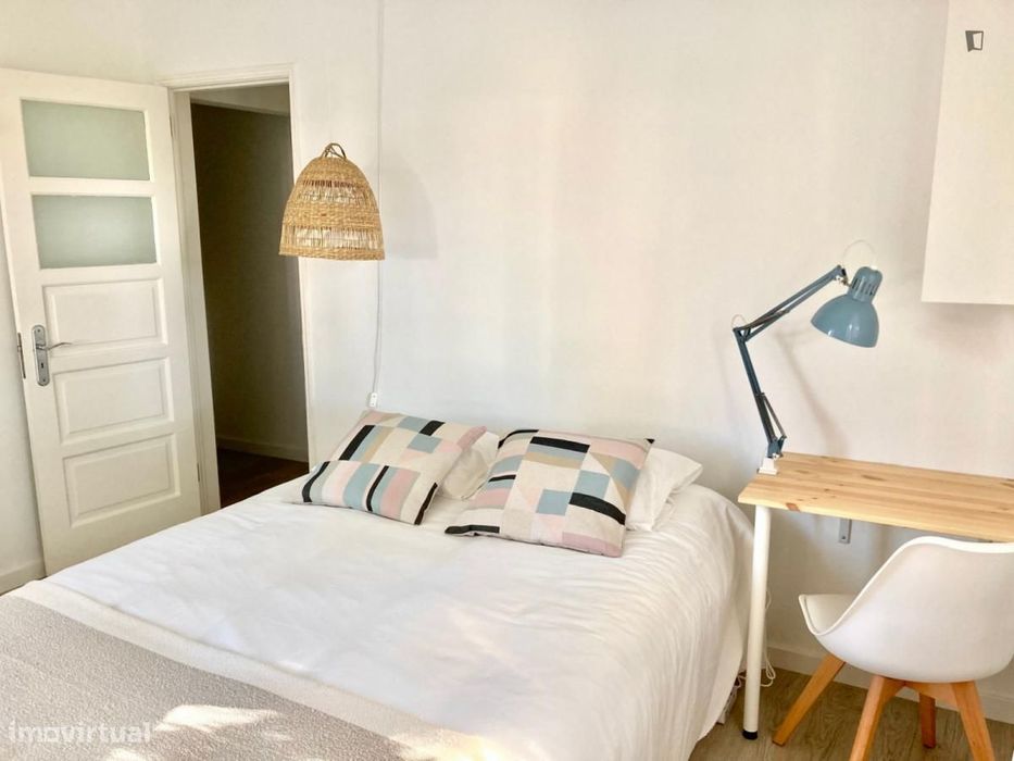 Quarto - localizado em Carcavelos Lisbon