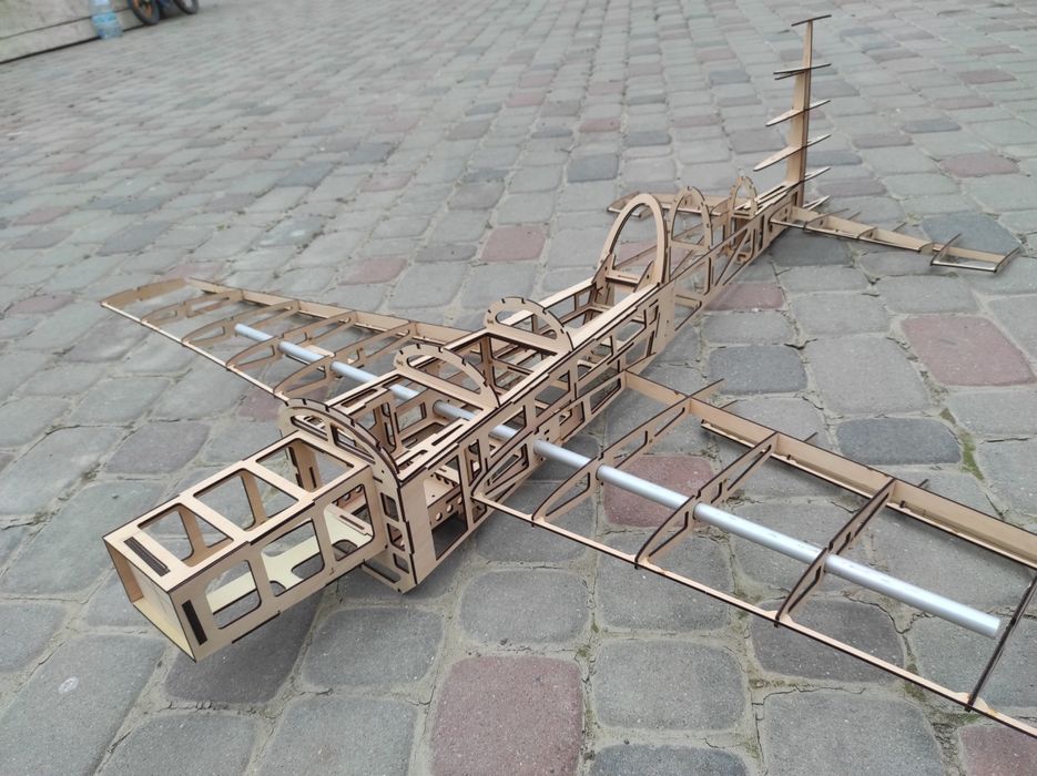 Авіамодель Extra 330