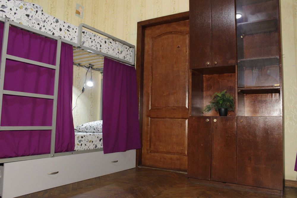 Русановская набережная! Первый этаж! Лучший хостел! 53 грн .