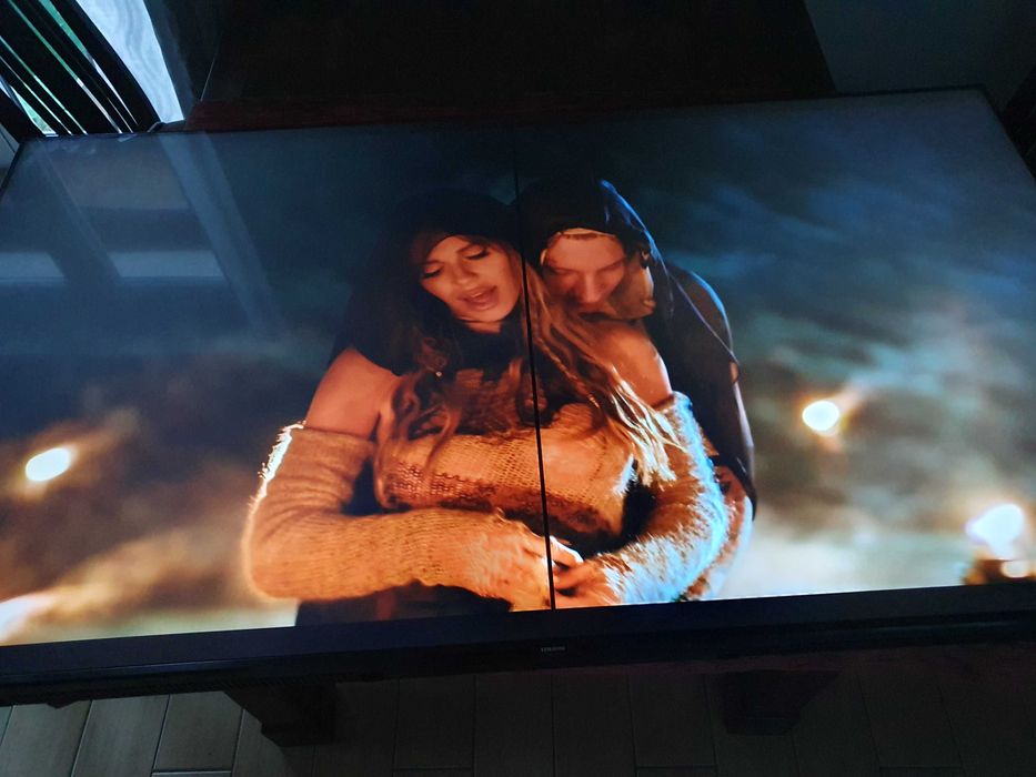 Samsung  - 65 cali - 4K - Smart TV - monitoring