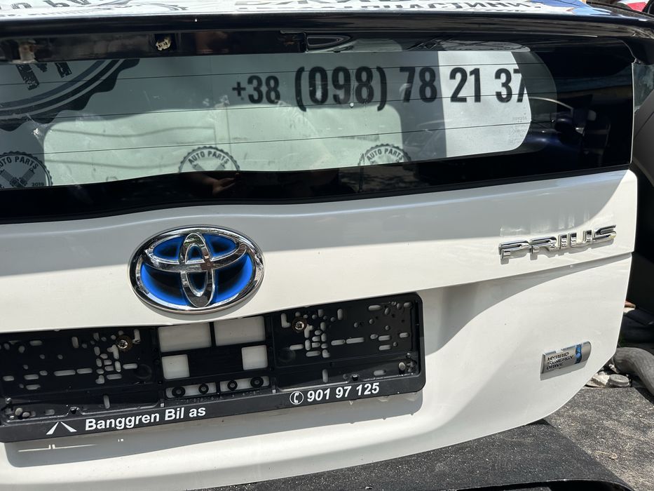 Кришка багажника, ляда, кляпа Toyota Prius 30 2010-2015