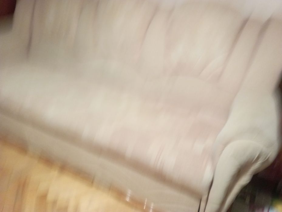 Продається диван  в нормальному стані.