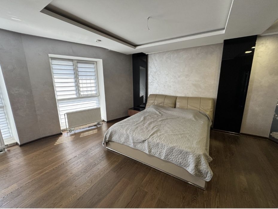 Дворівнева квартира 230 кв.м. Одна на поверху. Панорама парку Софіївка