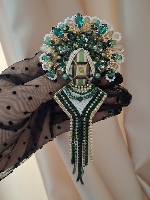 Брошка мотанка , тризуб