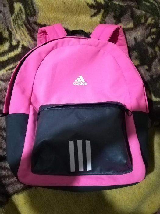 Mochila adidas como nova