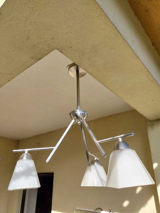 Candeeiro de teto / suspensão com 3 campânulas de vidro estilo moderno