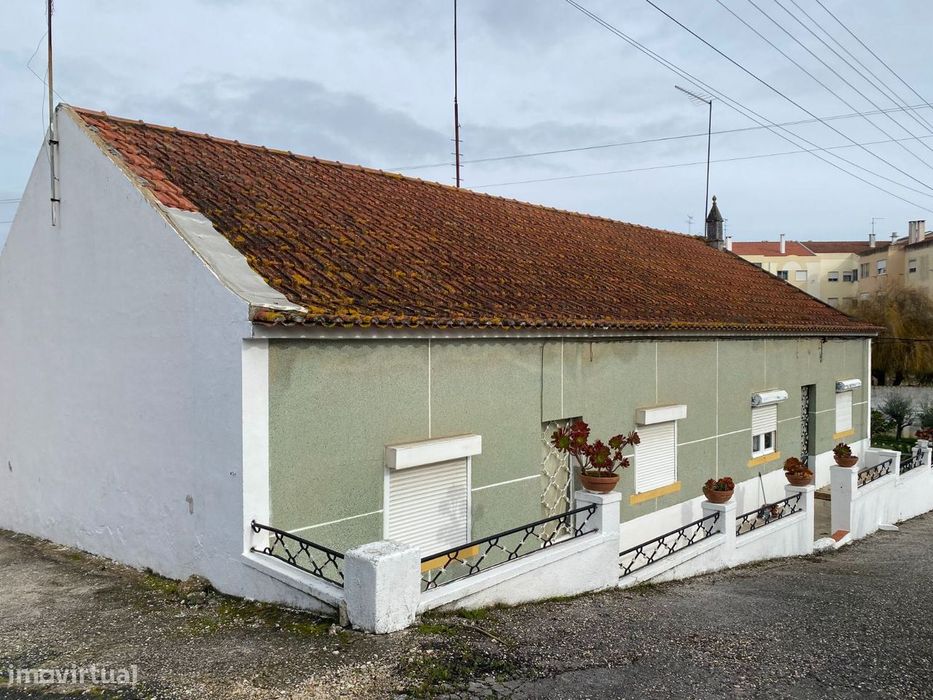 2 Moradias T2 + Armazém