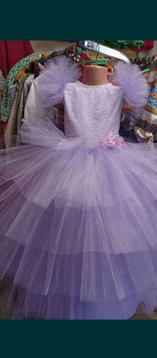 Розпродаж дитячих святкових суконь