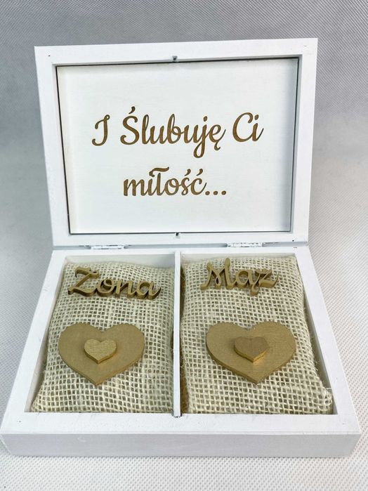 Białe pudełeczko na obrączki