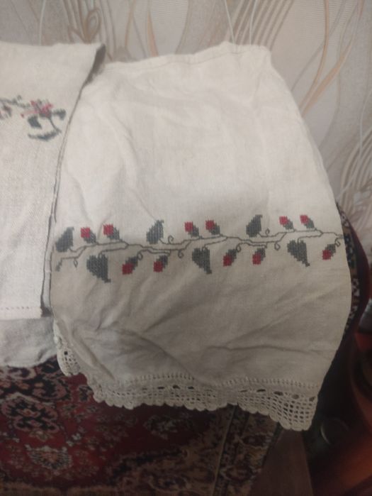 Продам вышитые полотенца времён СССР