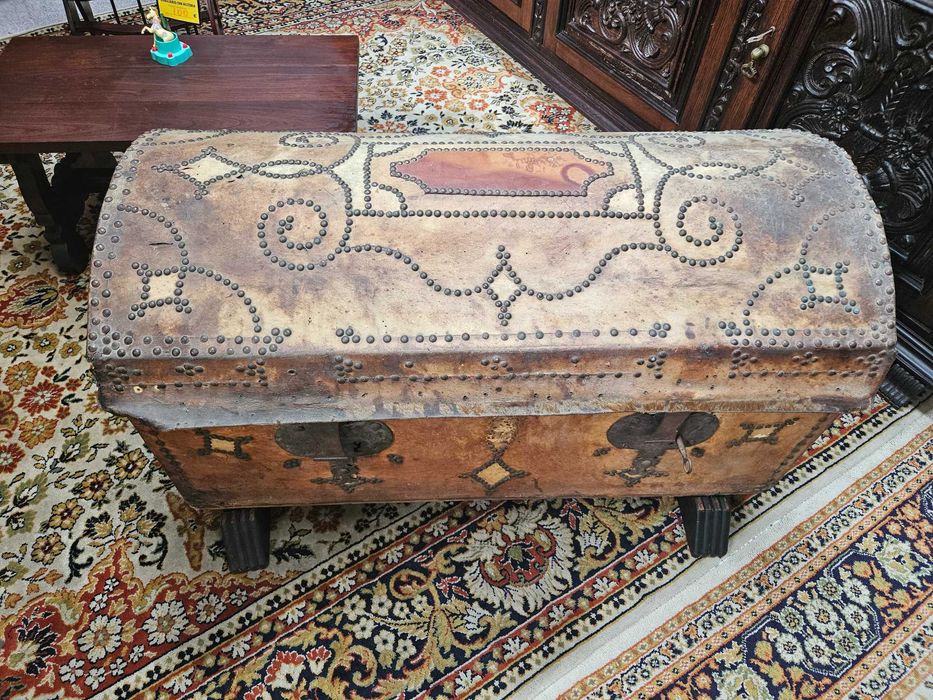 Cómoda / Bau antiquíssimo, Ideal para decoração - Bom estado geral