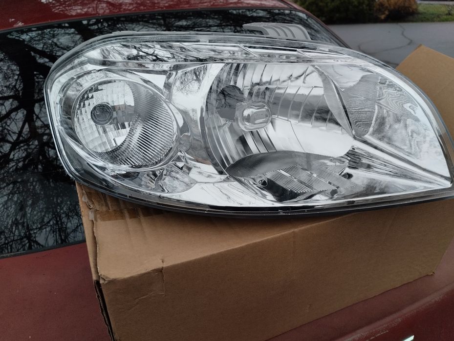 Продам фару  Шевроле авео т250(передня права).