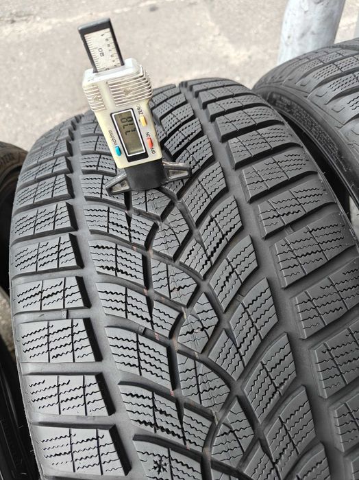 R20 235 35 шини зимові Goodyear Ultra Grip Ice 2 чудовий стан агресивні арктичні