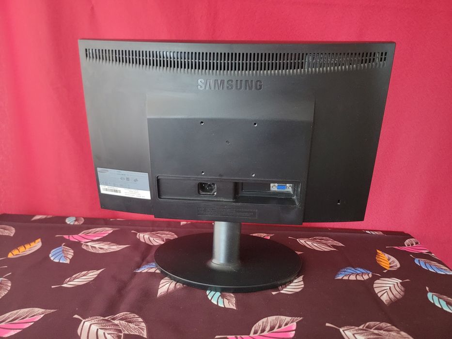 Монітор Samsung SyncMaster E1920N. Діагональ 18.5 дюйм.