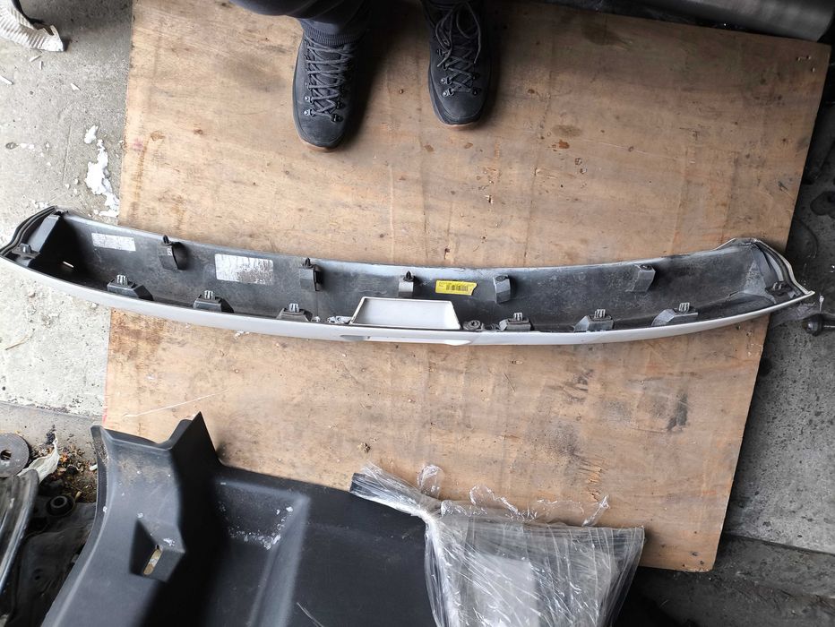 Молдинг накладка багажника нижняя Ford Escape 2013-2019