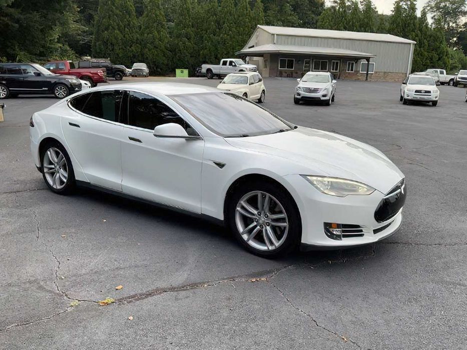 Tesla Model S P85D      2015
