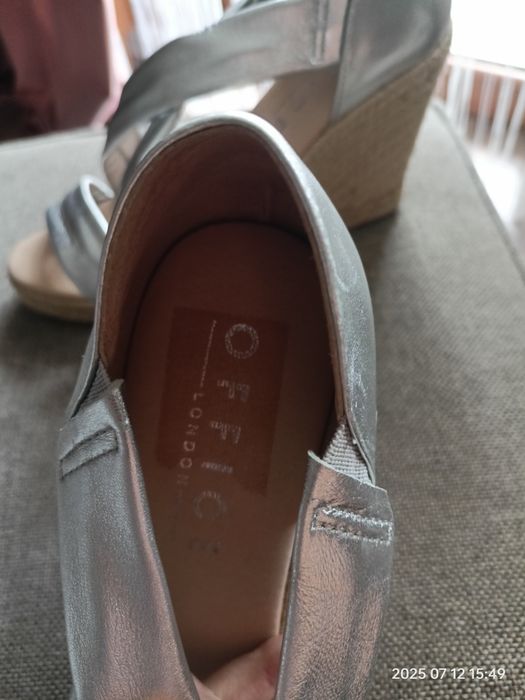 Buty espadryle srebrna skóra Office 40 Boho na koturnie