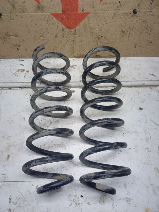 Dacia sandero Logan 07-12r хачбек задні спружини пружини підвіска