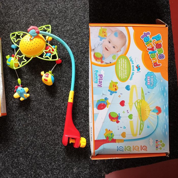 Мобіль в колиску