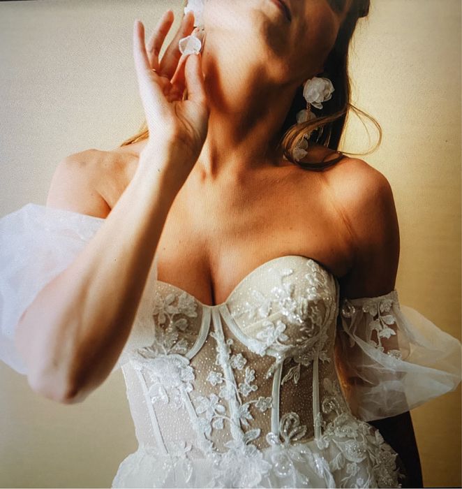 Suknia Ślubna hiszpanka z rozcięciem na nodze Madonna