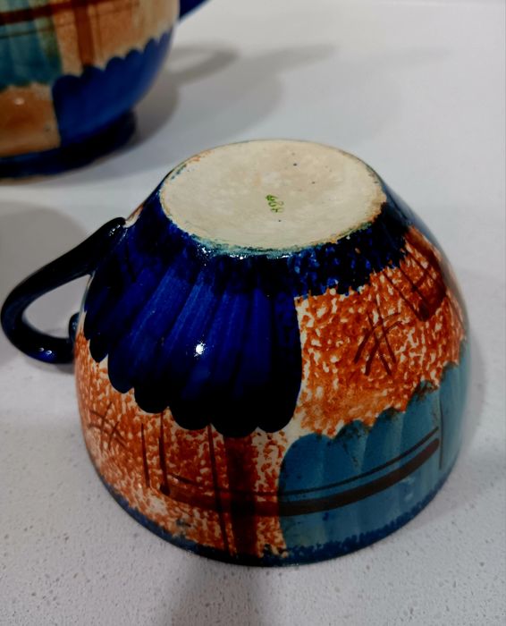 Bule e 2 chávenas da louça de Sacavém