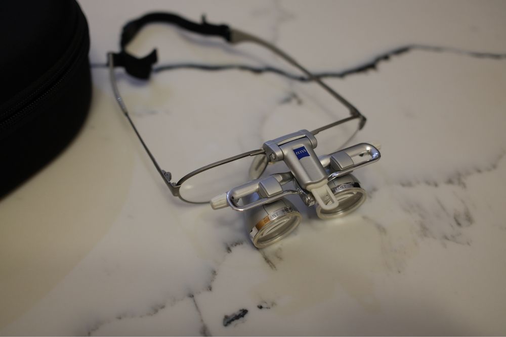 Бінокулярна лупа Zeiss EyeMag Smart