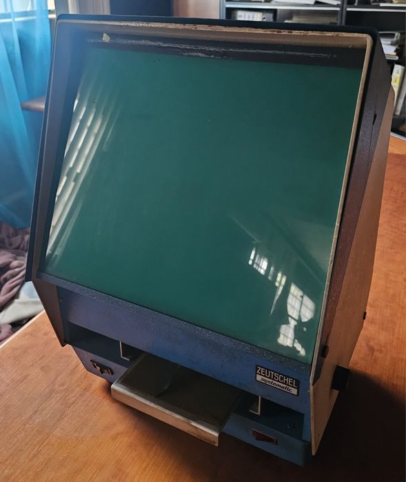 Leitor de Microfichas Vintage Zeutschel Systematic – Raridade / Peça de Coleção