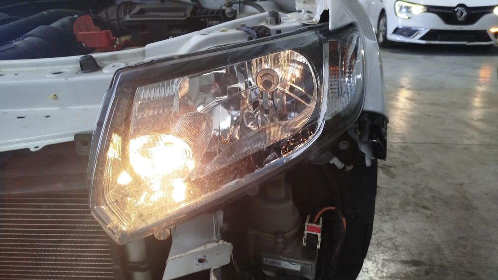 Ótica / farol esquerda DACIA Sandero II (5S_)