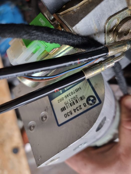 Pompa siłownik hydrauliczny dachu Pompka bmw e46 cabrio