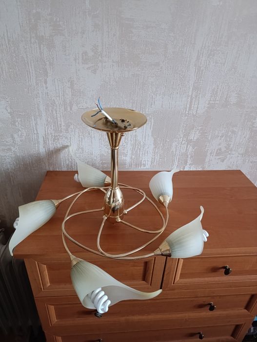 Продам    люстру