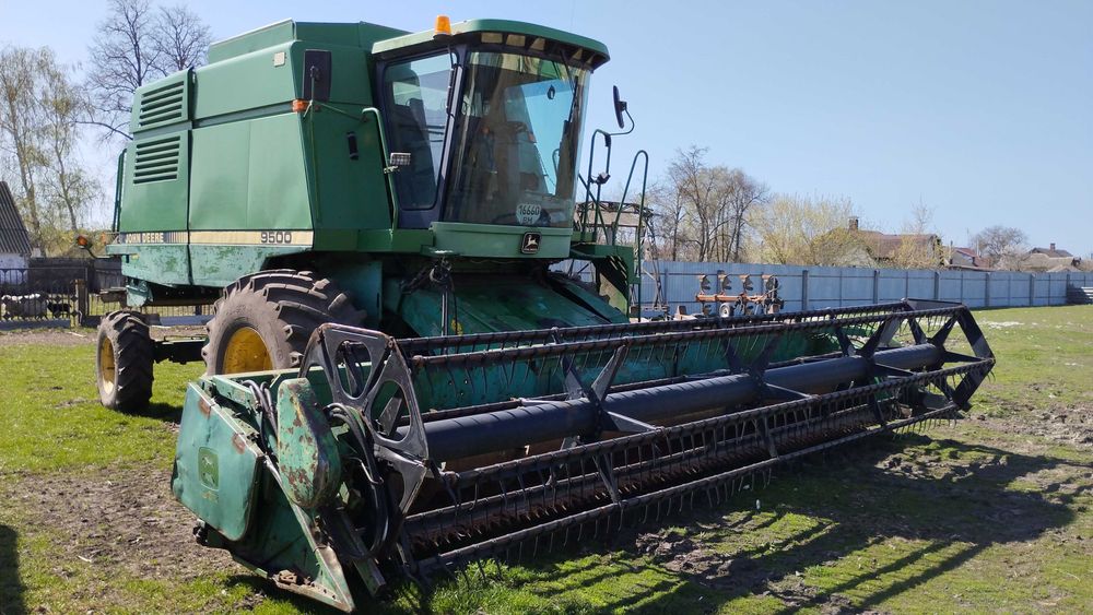 Комбайн John Deere 9500