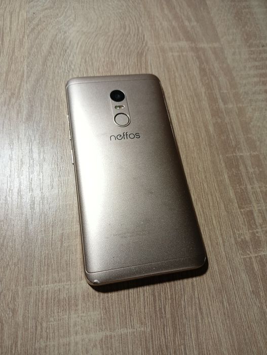 Телефон Neffos X1 lite.
