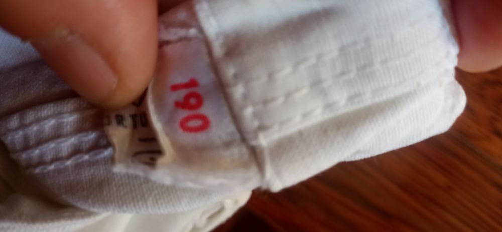 Fato de artes marciais usados